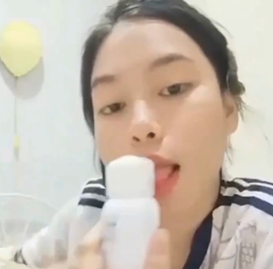 Abg Cantik Dari Malaysia Jadi Trending Karena Jersey Madridnya