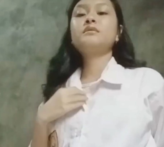 Yang Lagi Ramai Di Tiktok Murid SMA Pakai Jersey Putih, Laku Keras